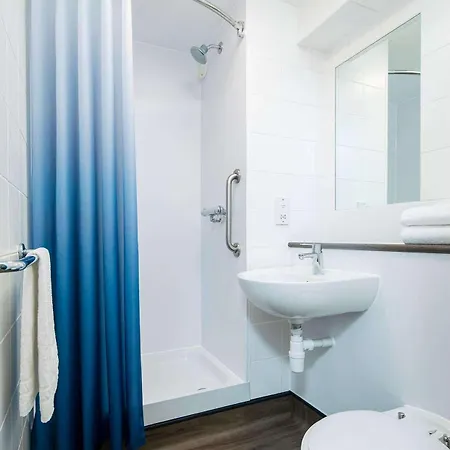 Travelodge 3*
