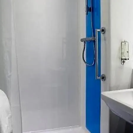 Travelodge فندق