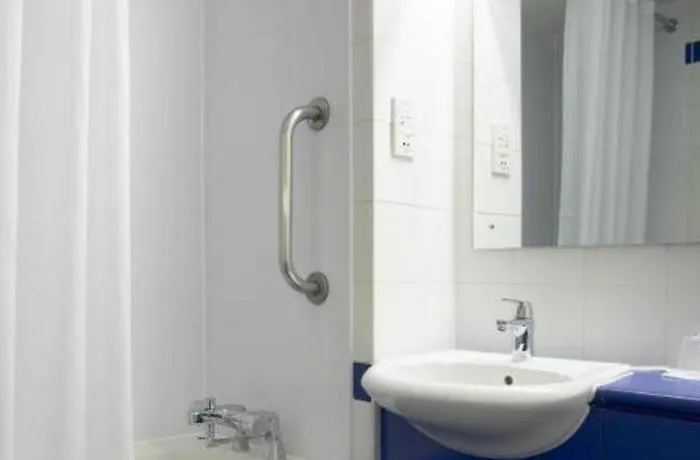 Travelodge 3*